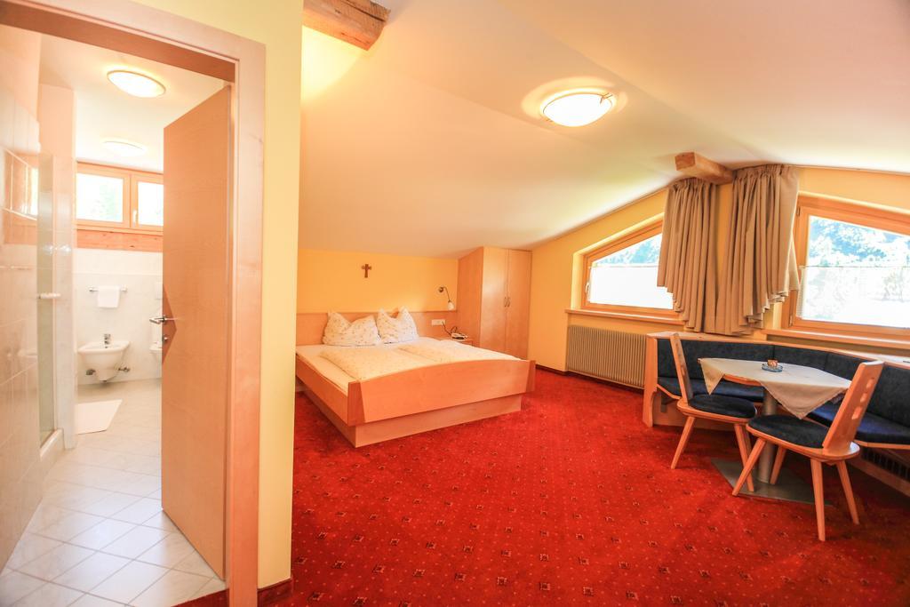 Hotel Garni Des Alpes Solda Habitación foto